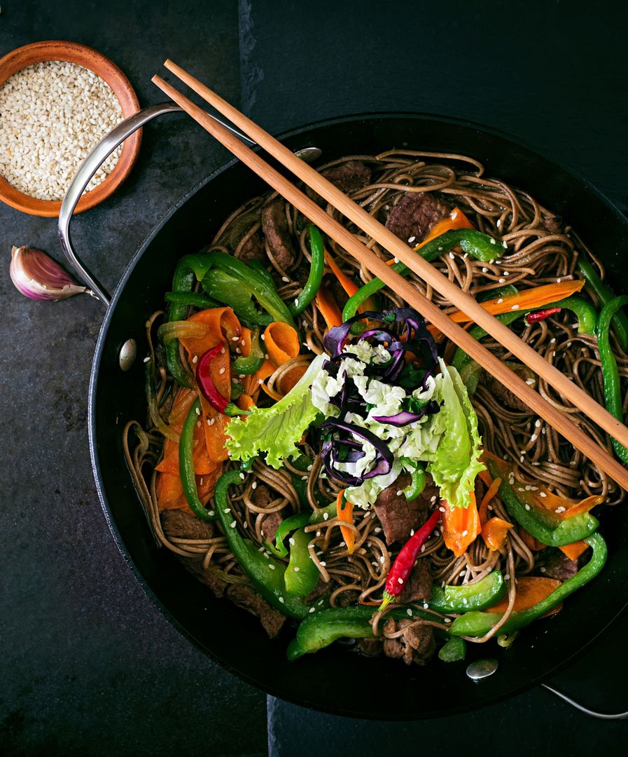 Gebratene Soba Nudeln mit Gemüse